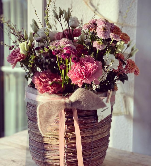 Woody basket with flowers